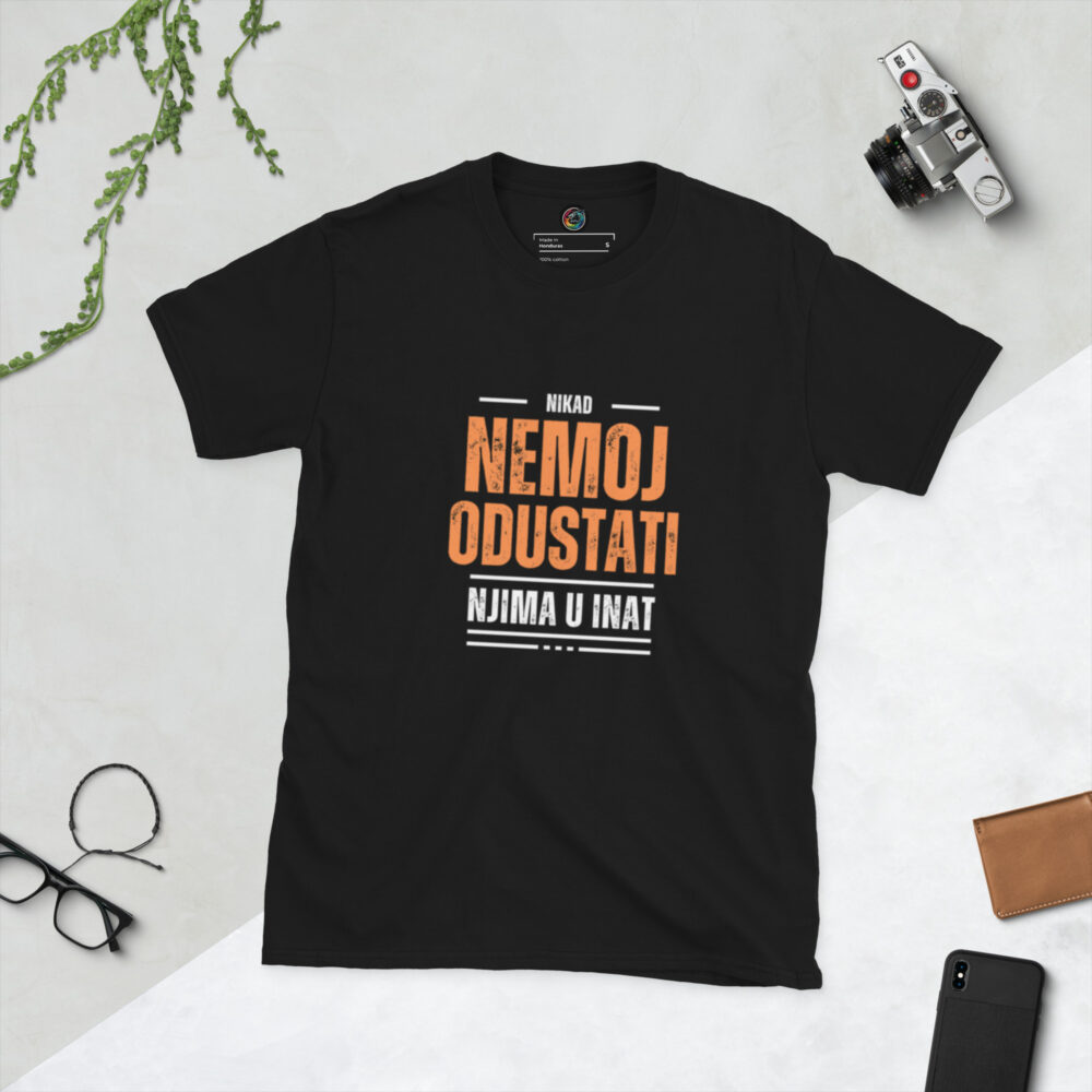 Kratka majica s natpisom "Nikad nemoj odustati"