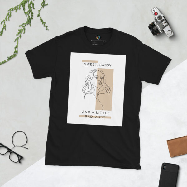 Kratka majica s natpisom "Sassy"