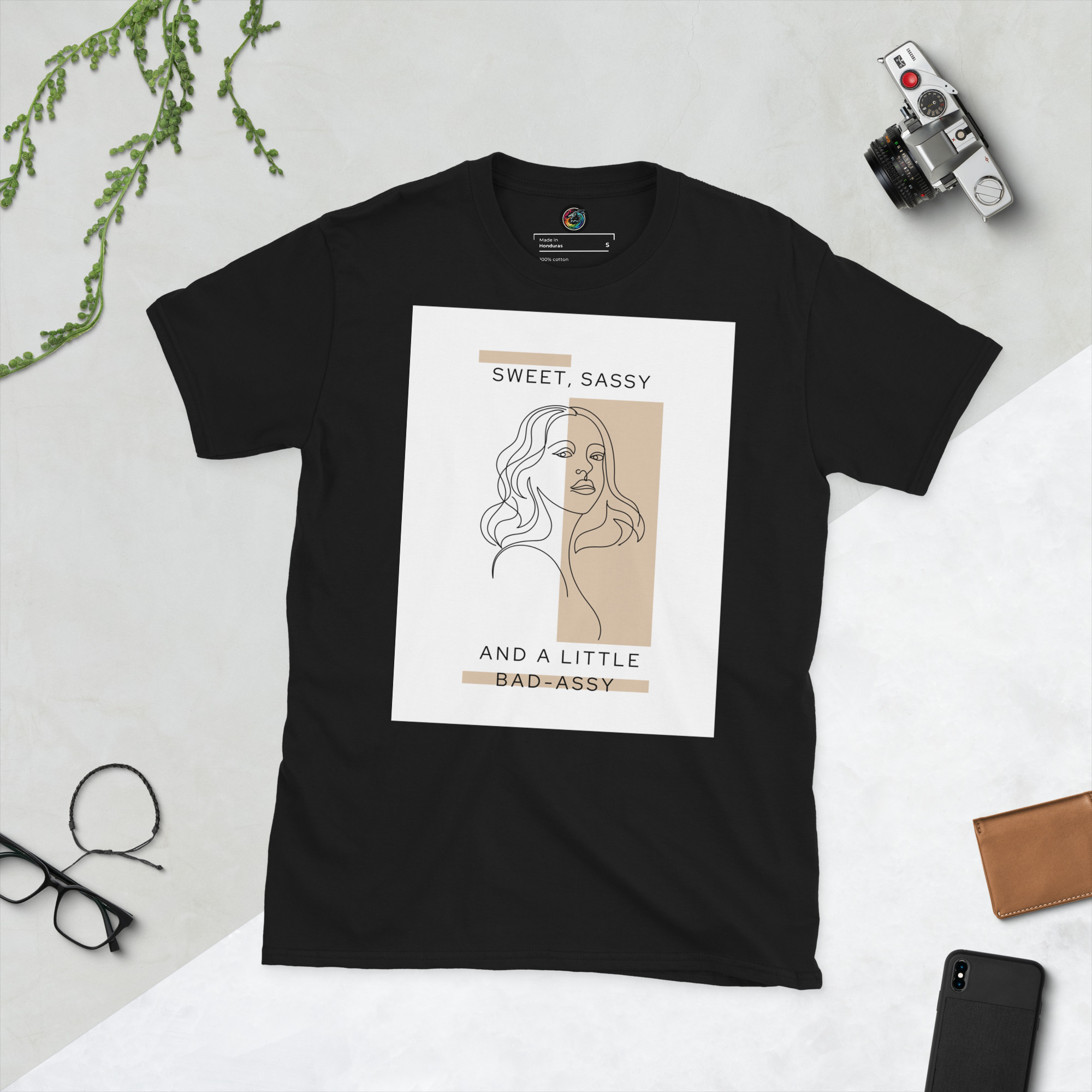 Kratka majica s natpisom "Sassy"