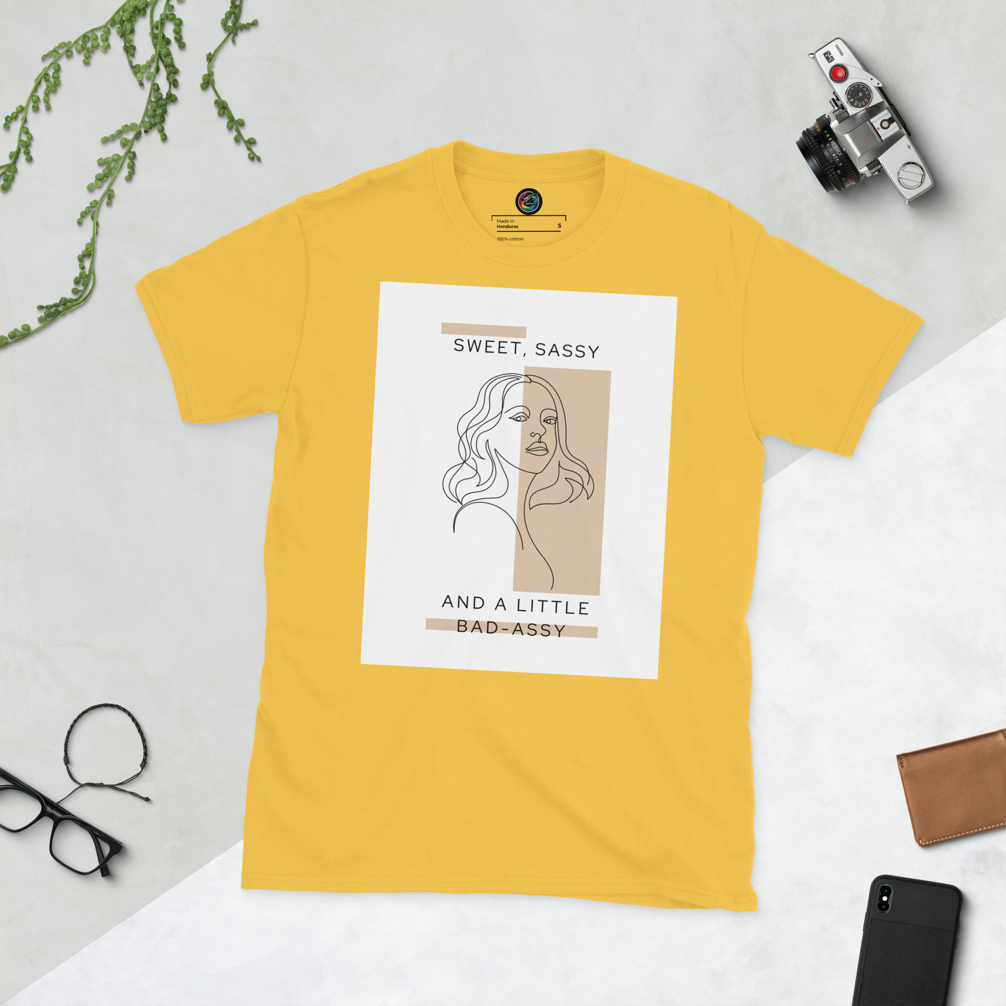 Kratka majica s natpisom "Sassy" - Slika 13