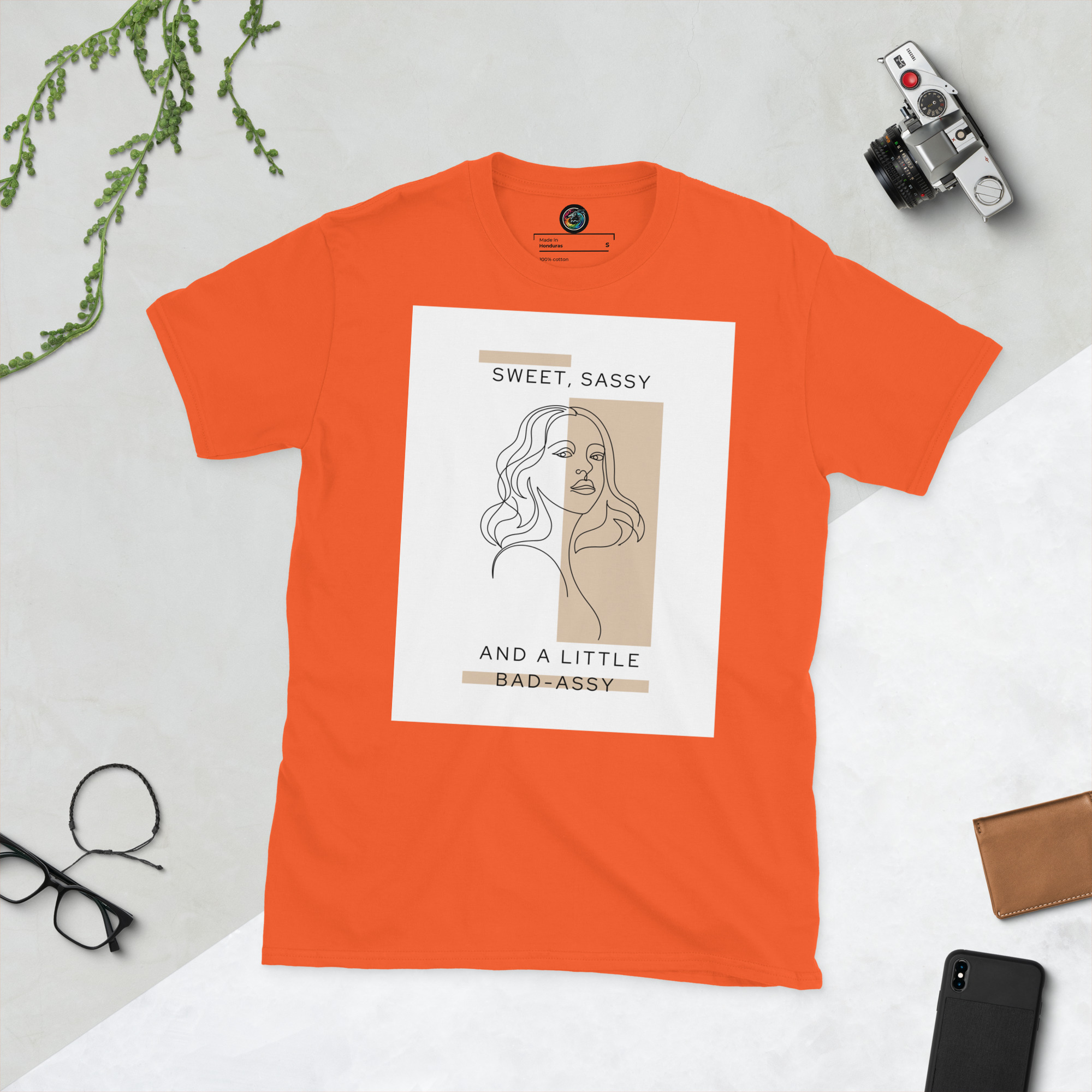 Kratka majica s natpisom "Sassy" - Slika 10