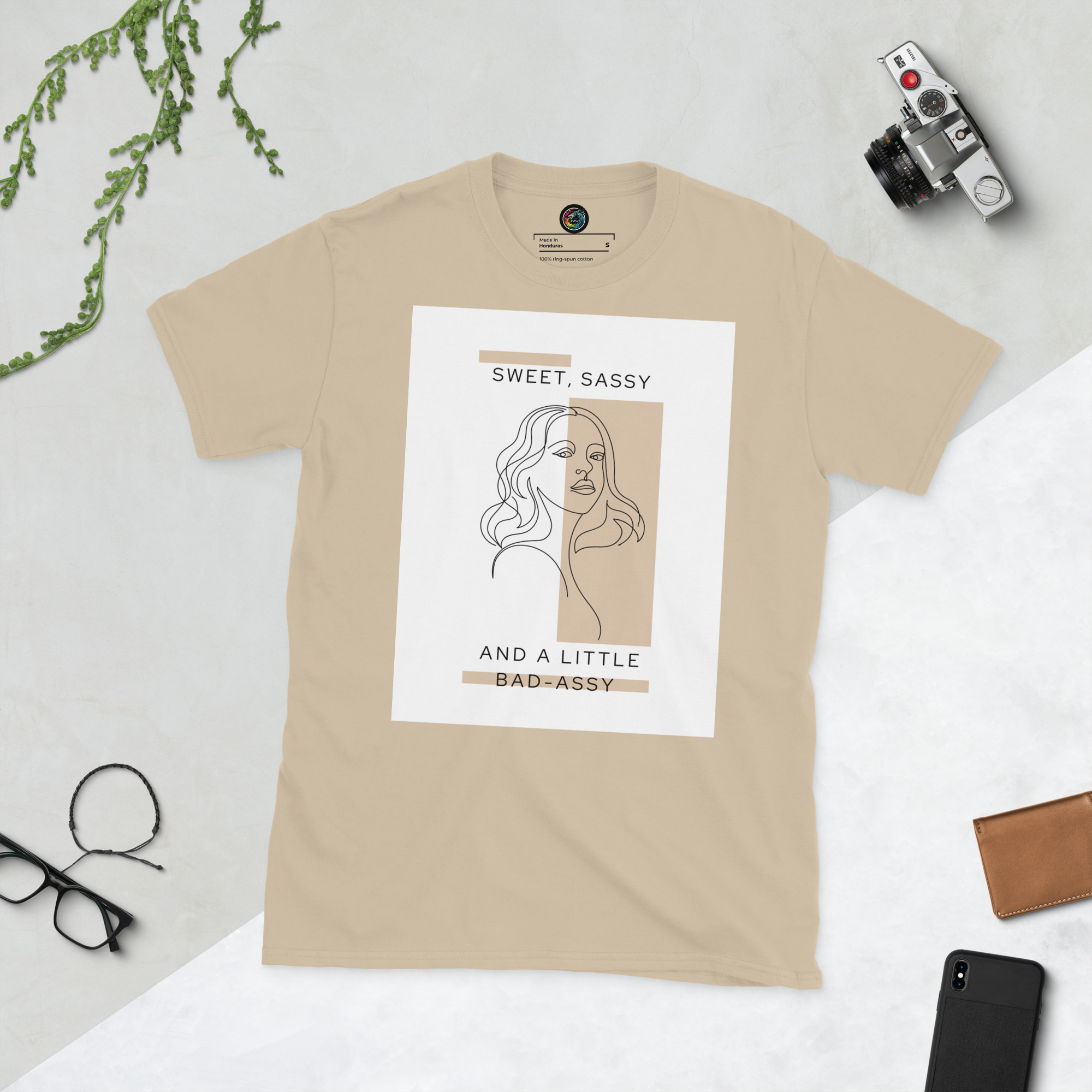 Kratka majica s natpisom "Sassy" - Slika 12