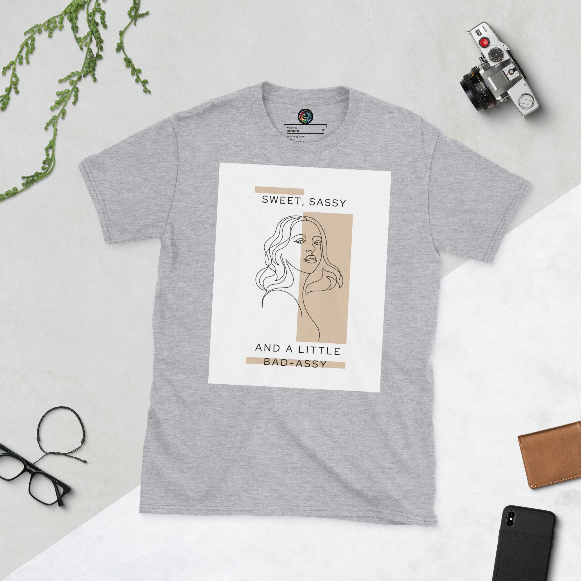 Kratka majica s natpisom "Sassy" - Slika 15